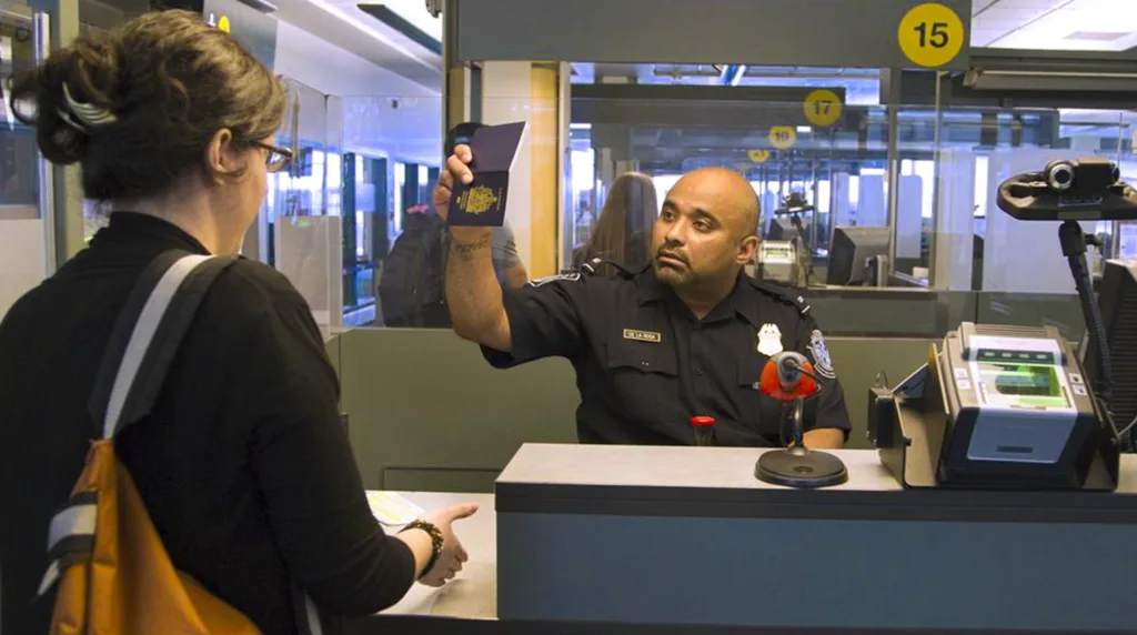 Esta aanvragen amerika Applying for ESTA Beantragung von ESTA Door de douane in Amerika