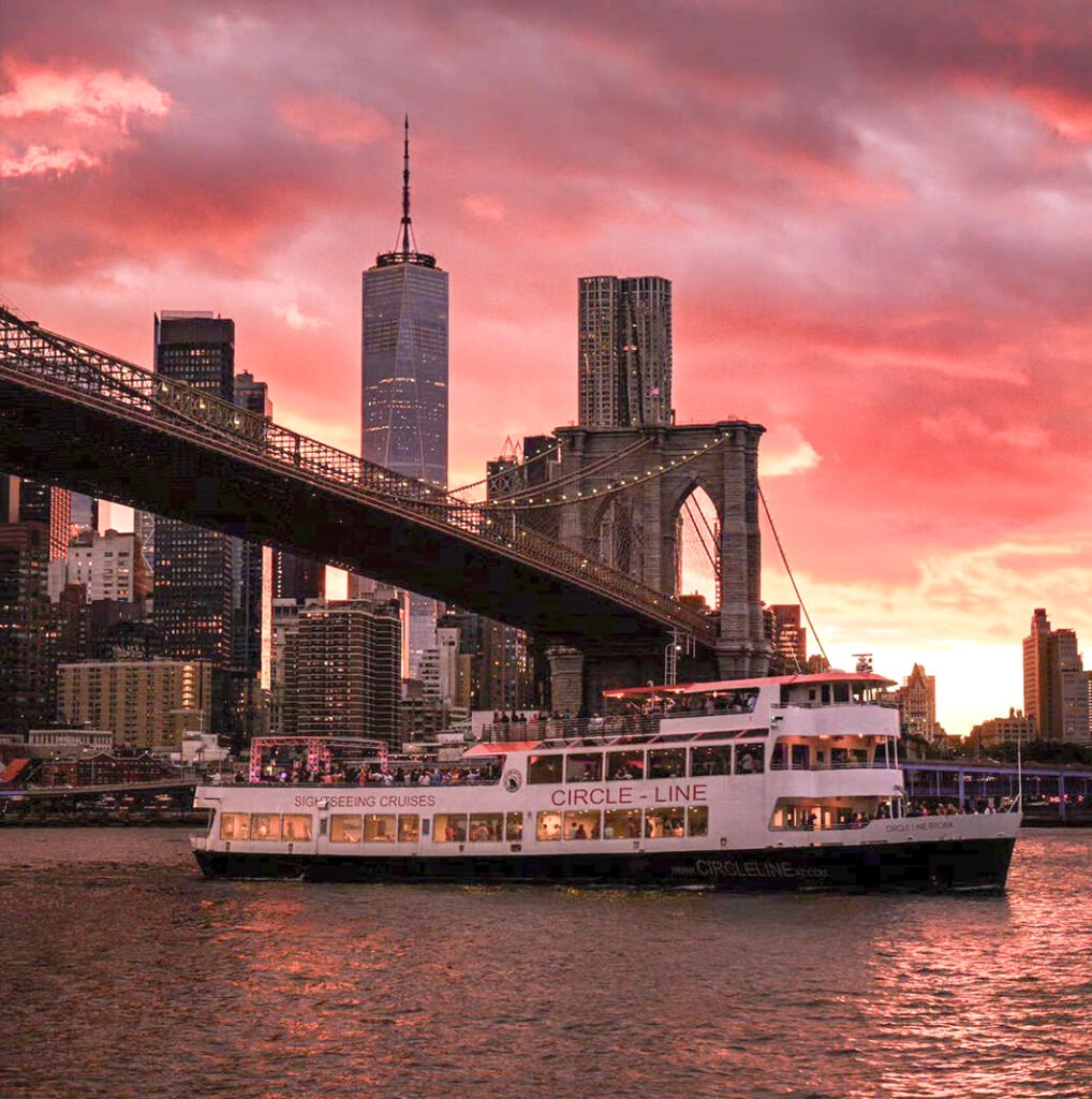 Avondboottochten in New york Evening boat trips in New York Abendliche Bootsfahrten in New York