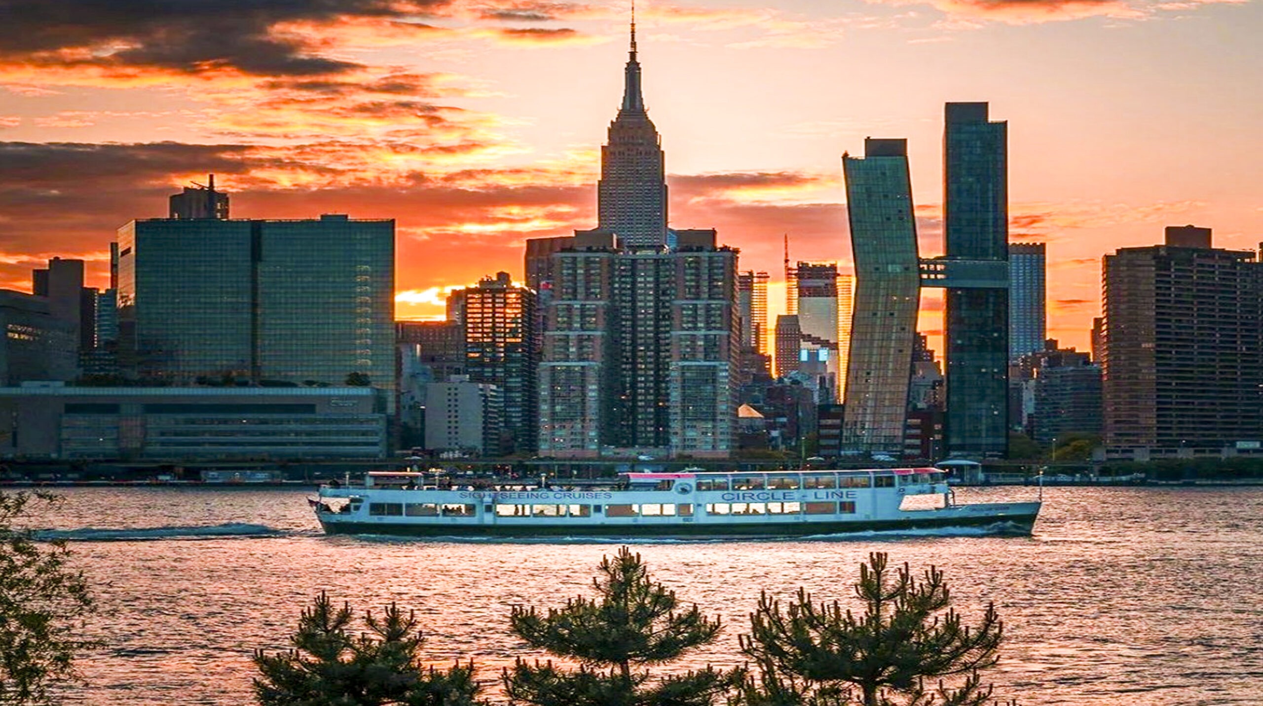 Avondboottochten in New york Evening boat trips in New York Abendliche Bootsfahrten in New York