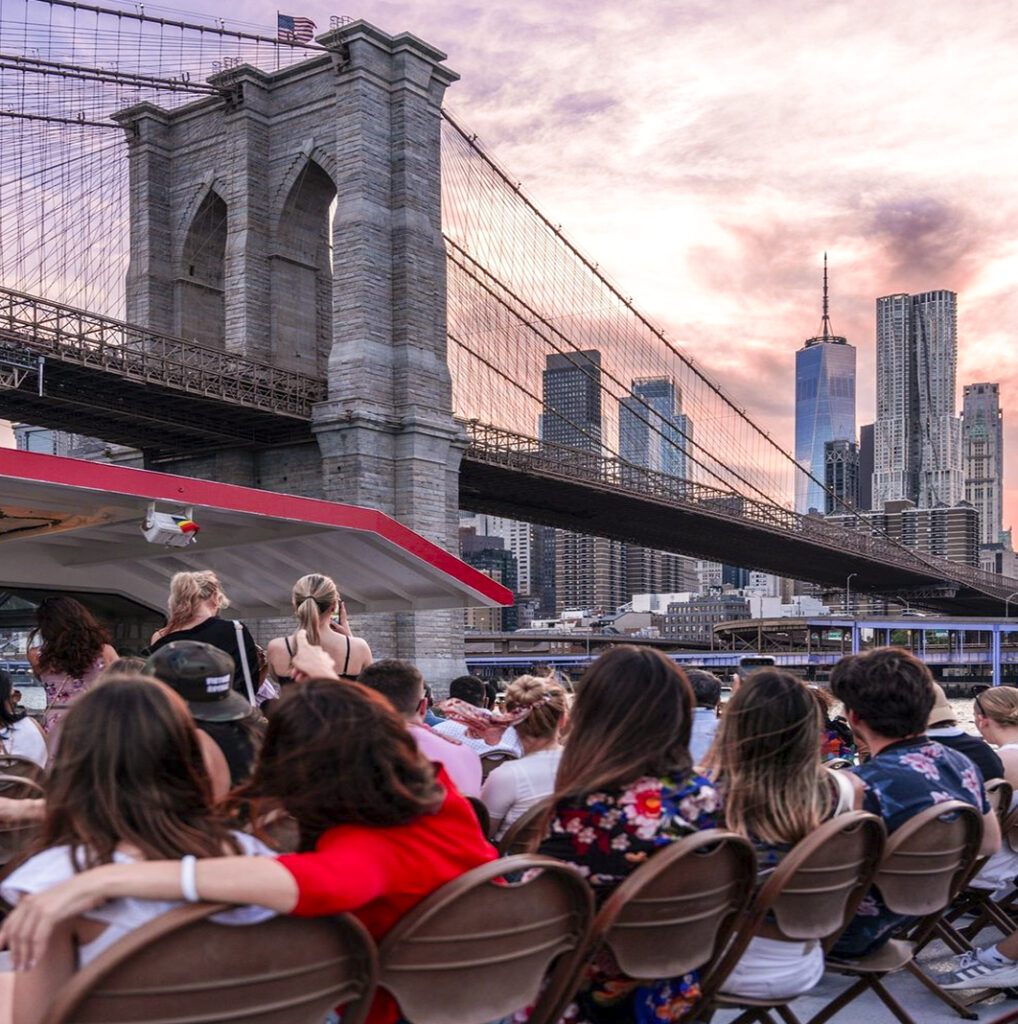 boottochten in New York Boat trips in New York Bootsfahrten in New York