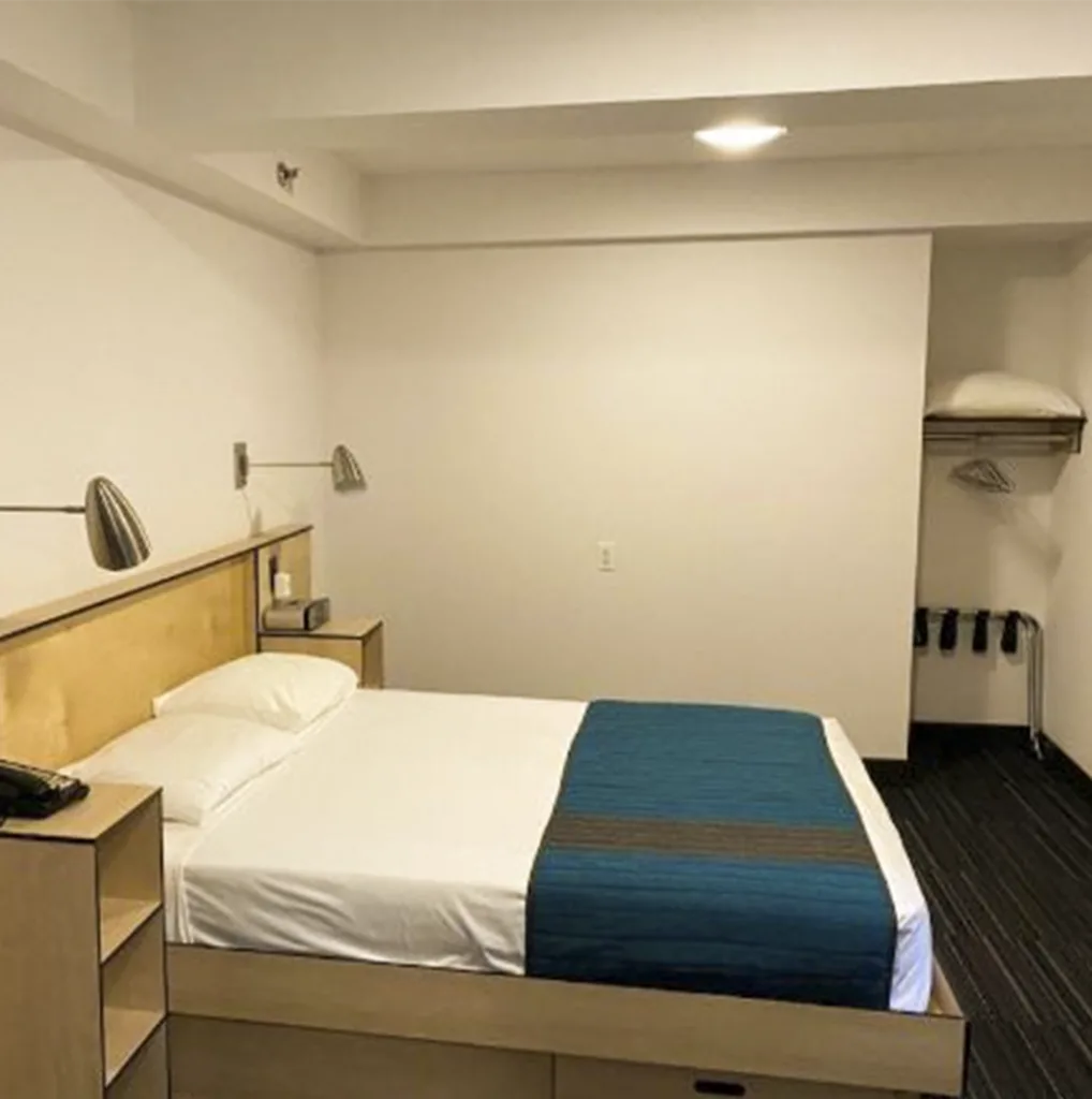 pod 51 Hotel room