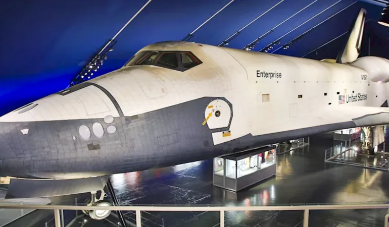 Space Shuttle 
Intrepid Museum