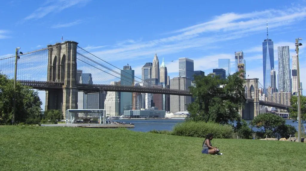 The five boroughs of New York City The five boroughs of New York City Die fünf Bezirke von New York City Brooklyn Main Street