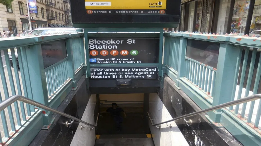 metro-Bleecker Street station