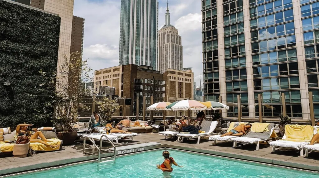 Hotels mit Schwimmbad in New York-Royalton Park Avenue
